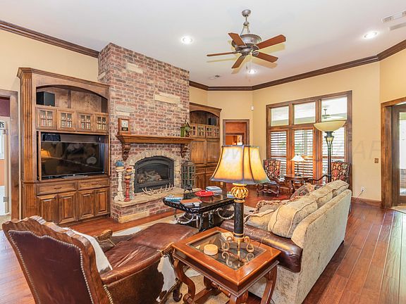 5th image of 7812 Oakview Dr