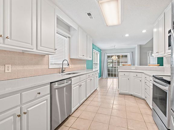4th image of 4212 Ravenwood Dr.