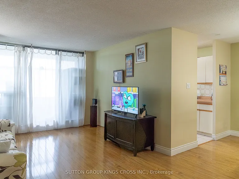 25 Kensington Rd #1007 — Photo 3