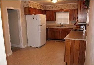 5th image of 3711 Lamar Ave