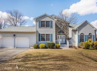 24 Tamarack Dr, Succasunna, NJ 07876
