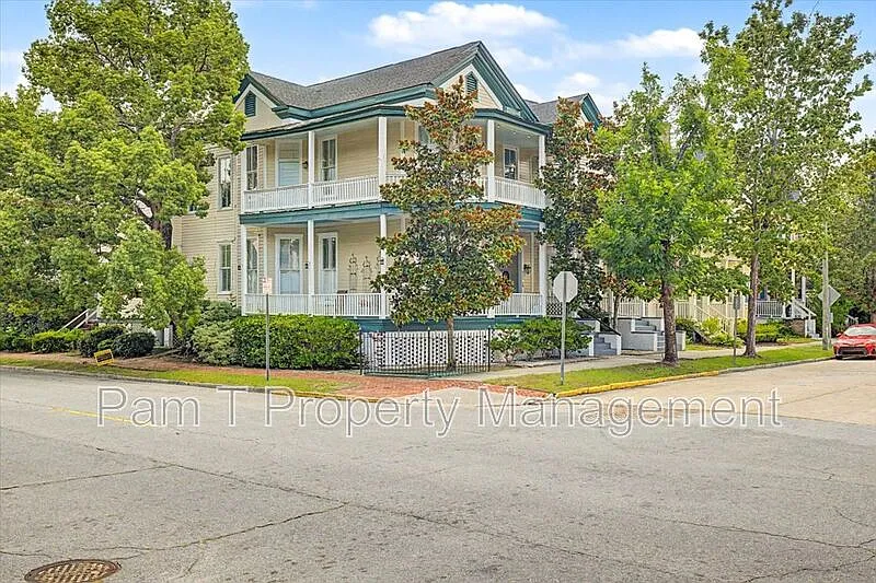2 bed, 1.0 bath, 886 sqft, $1,955 — Photo 1