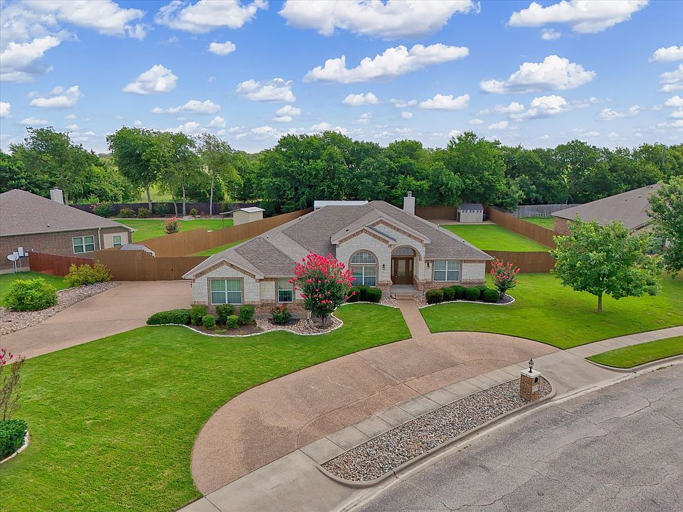 1st image of 910 Springdale Ln