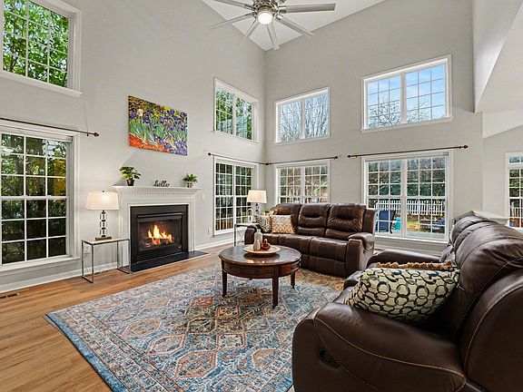 3rd image of 2505 Wyatt Ln