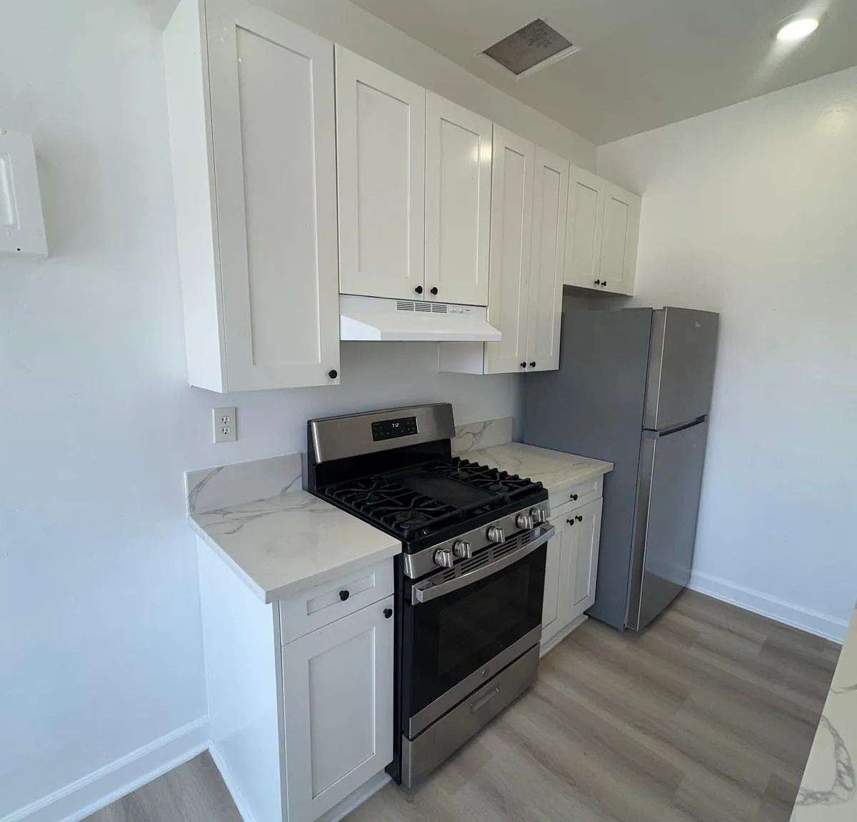 Studio, 400 sqft, $1,500 — Photo 3