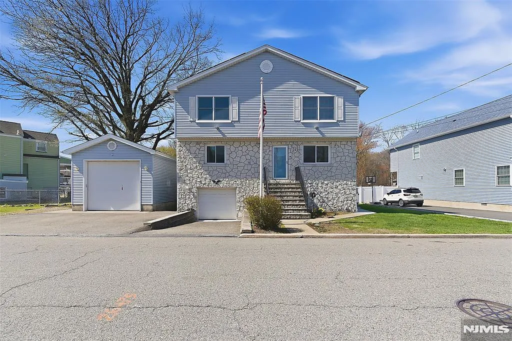 7 Franklin St photo 1