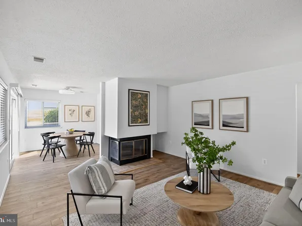 1957 Villaridge Dr #A, Reston, VA 20191