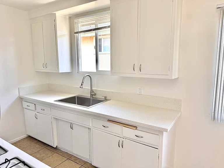 8750 Woodman Ave #21 — Photo 8