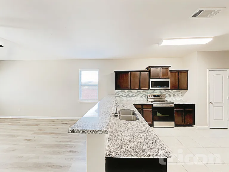 6008 Obsidian Creek Dr — Photo 6