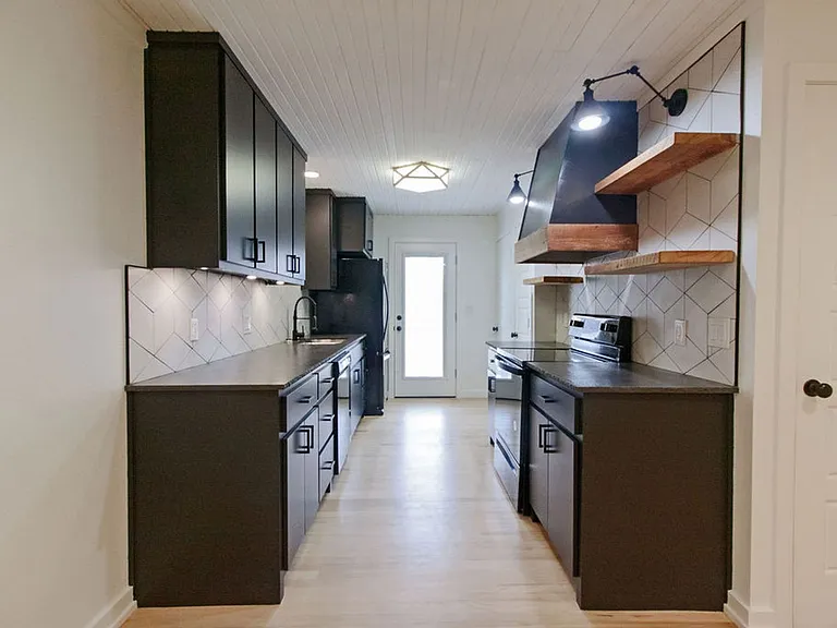 400 W Poplar St #E — Photo 8