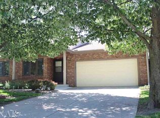 109 Manor Cir, Bloomington, IL 61704