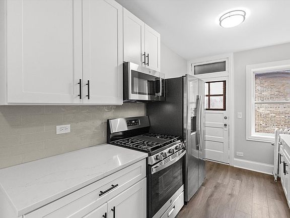 4th image of 6430 N Richmond St #3W