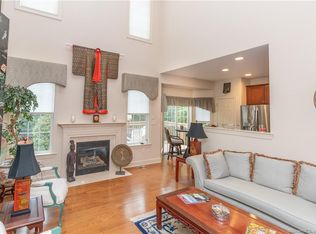21 Scarlet Ln #21, Windsor, CT 06095