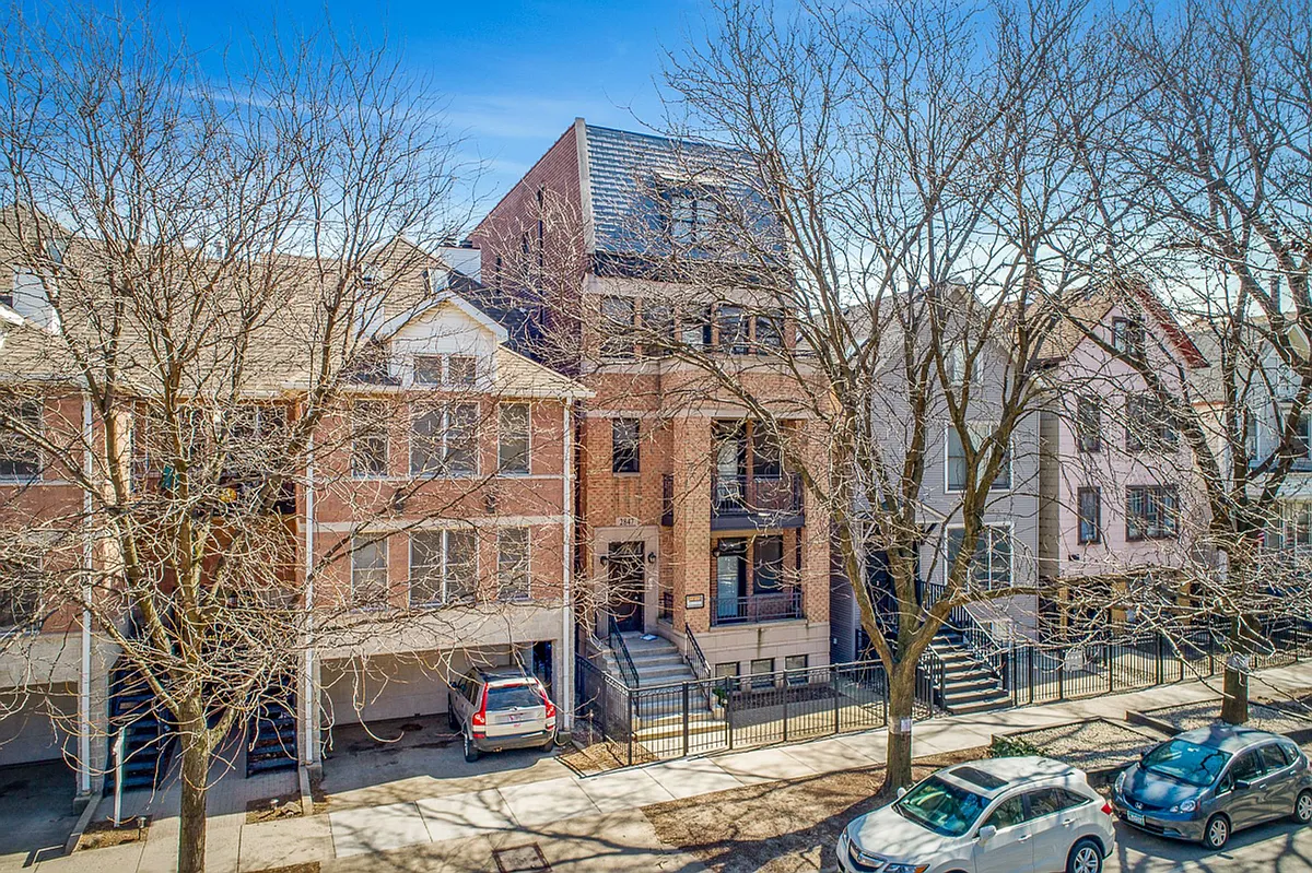 Building Photo - 2847 N Southport Ave