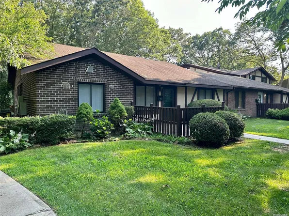 217 Cambridge Drive #217, Port Jefferson Station, NY 11776