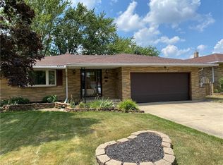 6916 Day Dr, Parma, OH 44129