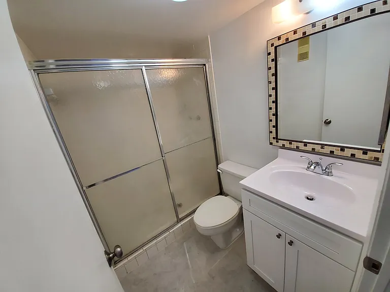 Sherwood Square Apartments — Photo 24