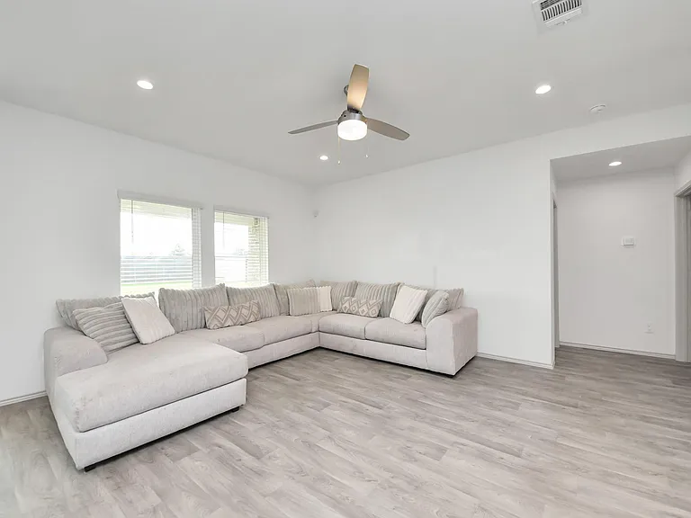 3521 Rockefeller Rd — Photo 15