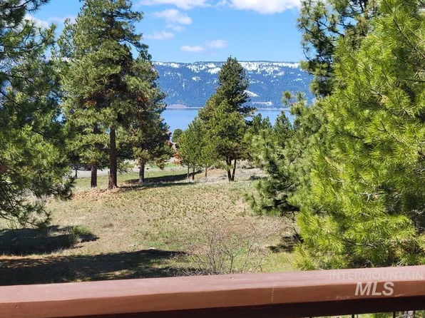 32 Mountain Air Dr, Cascade, ID 83611