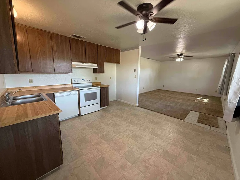 9262 Terra Linda Dr — Photo 2