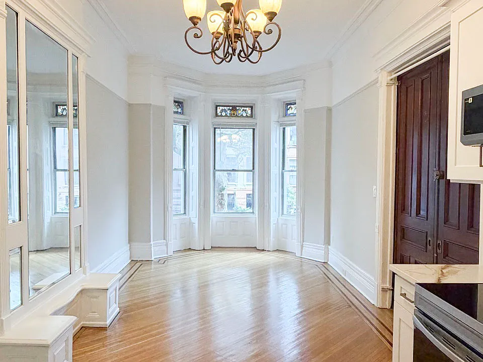 578 Macon St #2