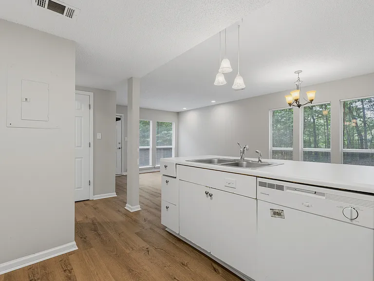 379 Butternut Dr — Photo 7