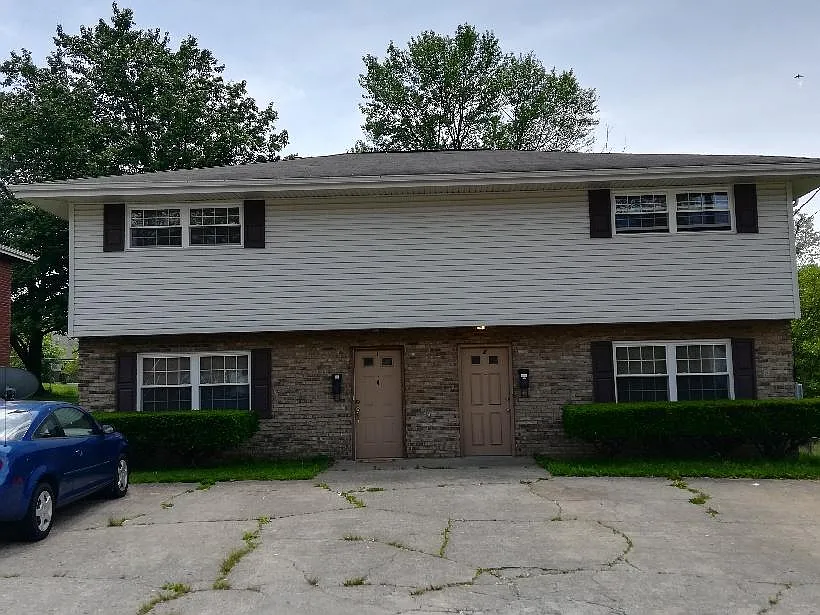 2 bed, 1.5 bath, 1200 sqft, $1,295 — Photo 1