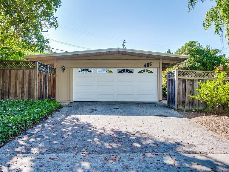 485 Emmons Dr — Photo 4