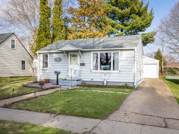 1020 N Walnut St, Janesville, WI 53548