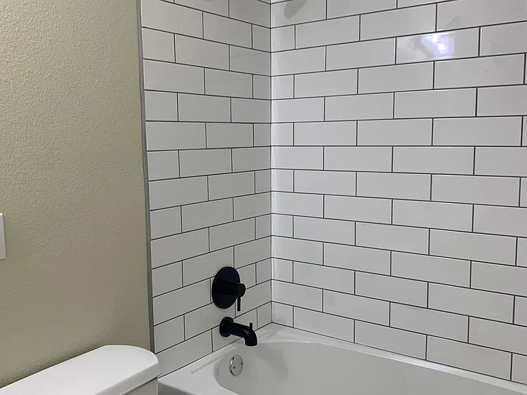 605 E Houston St #1 — Photo 5