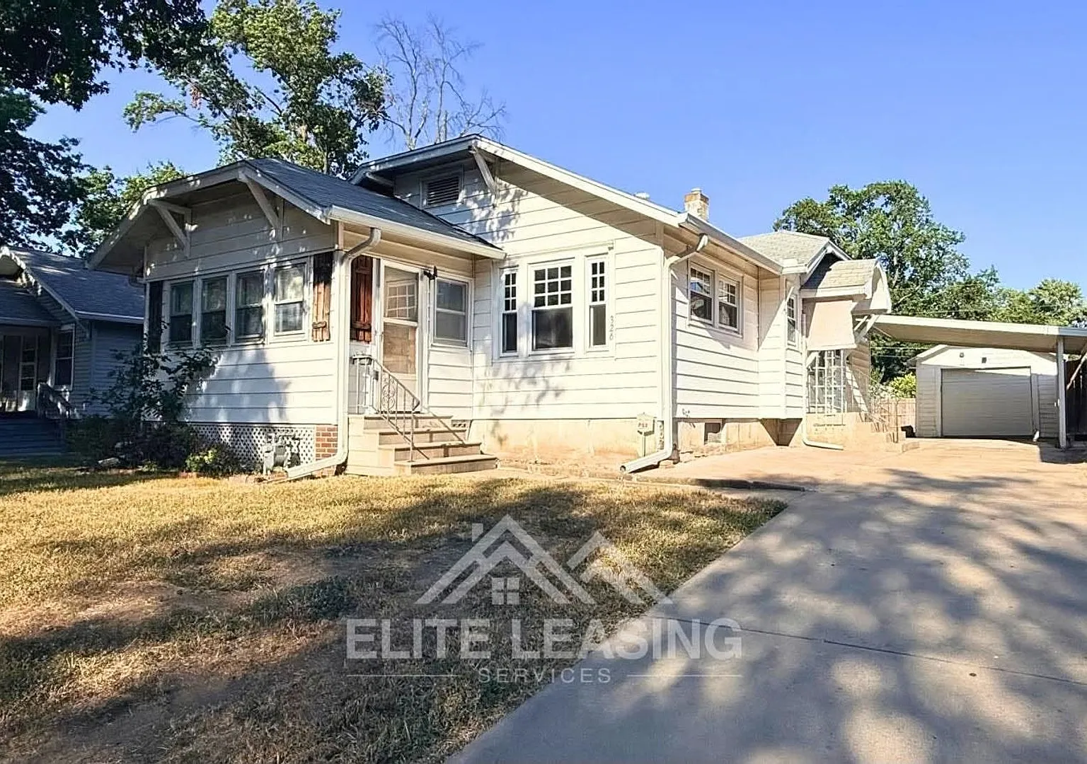 Bright 2-Bedroom Home in Kenwood neighborhood! — Photo 1