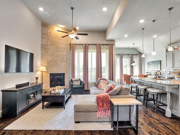 Open concept living, kitchen and breakfast area