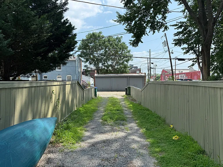 1115 Floyd Ave — Photo 57