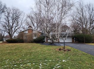 2 Ten Eyke Cir, Pittsford, NY 14534