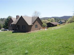 180 Meadowlark Dr, Spruce Pine, NC 28777