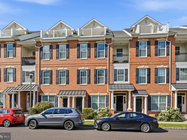 4437 Driftwood Dr, Philadelphia, PA 19129