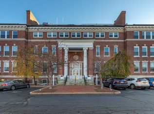 52 Sanborn St APT 205, Reading, MA 01867