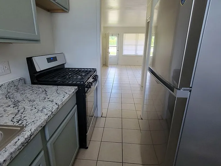 4503 E Linwood Blvd — Photo 4