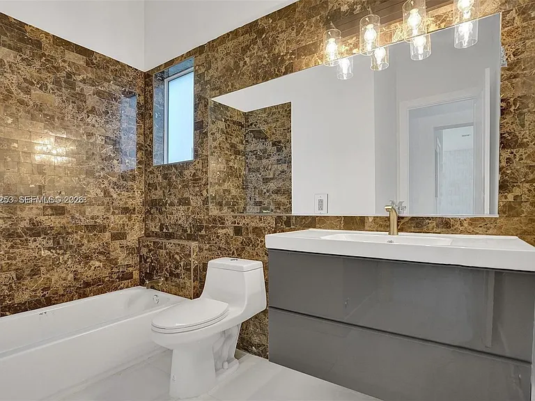1759 SW 30th Pl — Photo 63