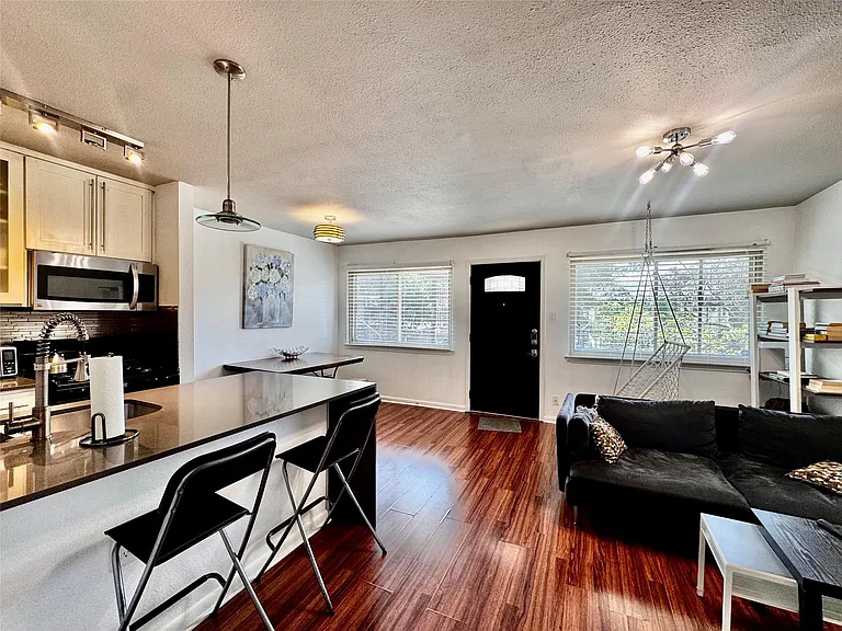 1202 Newning Ave #307 — Photo 5