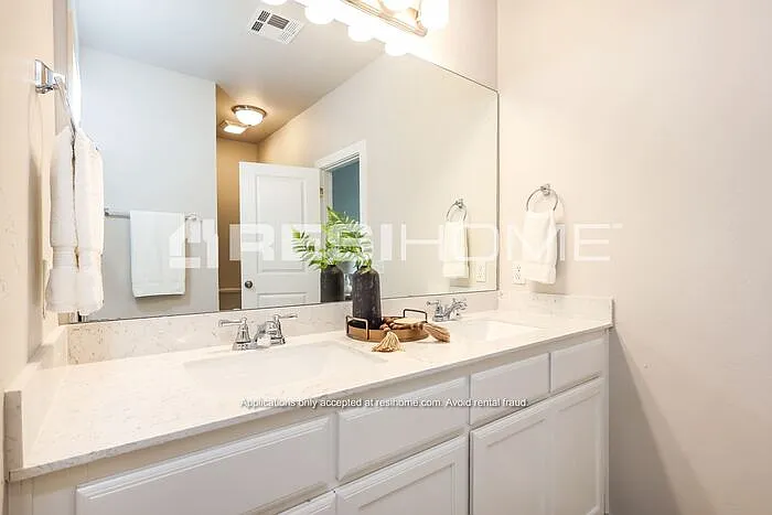 990A Elowyn St — Photo 9