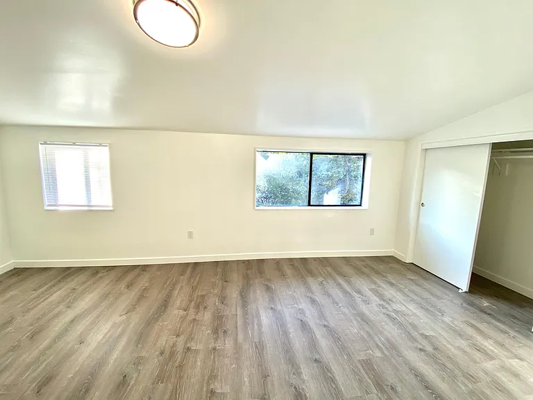 4457 Whitman Ave N — Photo 23