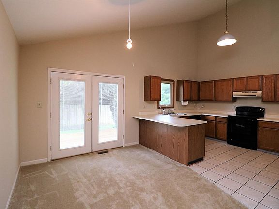 4th image of 428 Stonehedge Pl