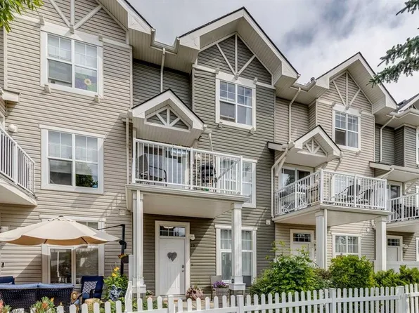 23 S Toscana Gdns NW, Calgary, AB T3L 3C2