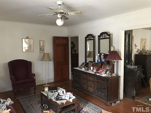 2nd image of 107 W Pearsall St