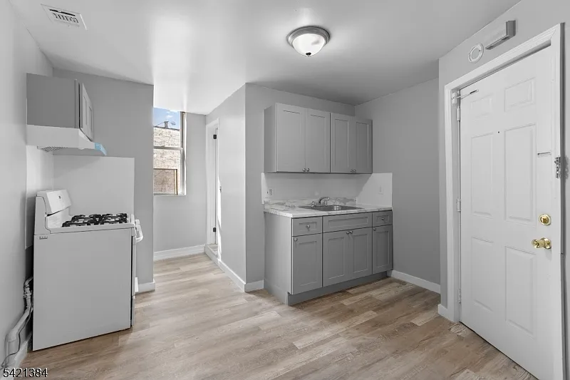 1 bed, 1.0 bath, 435 sqft, $1,650 — Photo 4