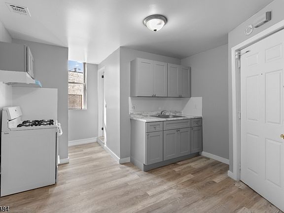4th image of 23 Monroe St APT 2