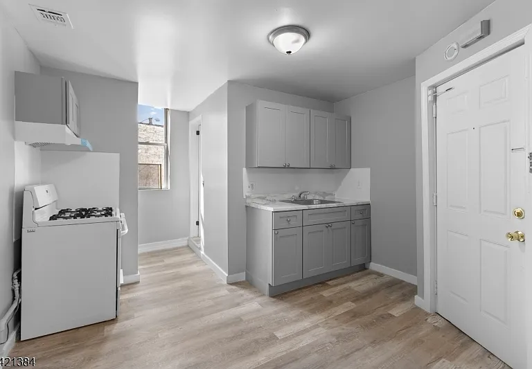 23 Monroe St #2 — Photo 4