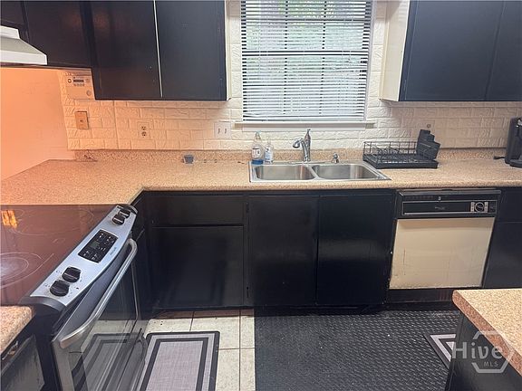 4th image of 145 Holland Park Circle