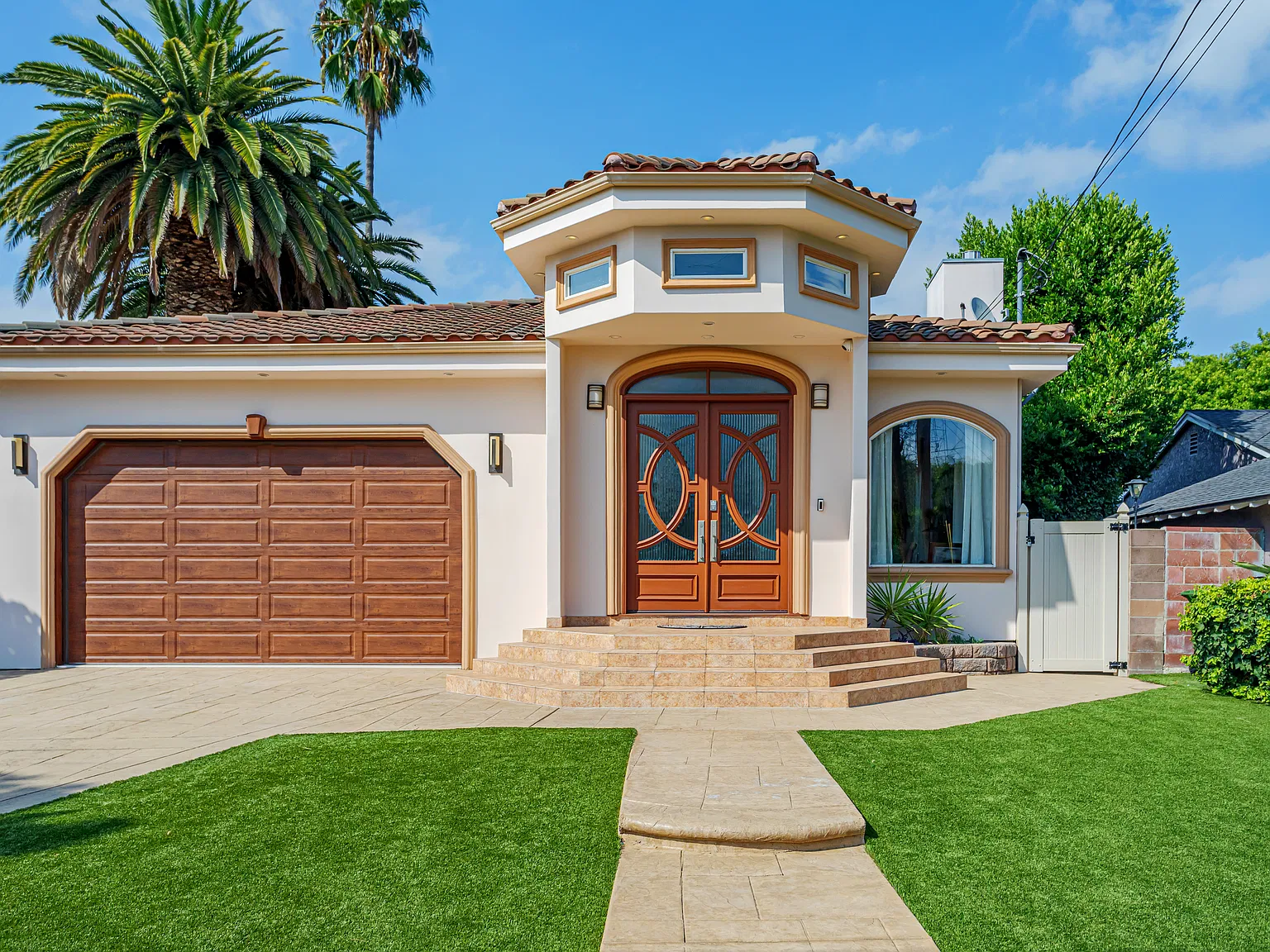 4 bed, 2500 sqft, $6,999 — Photo 3